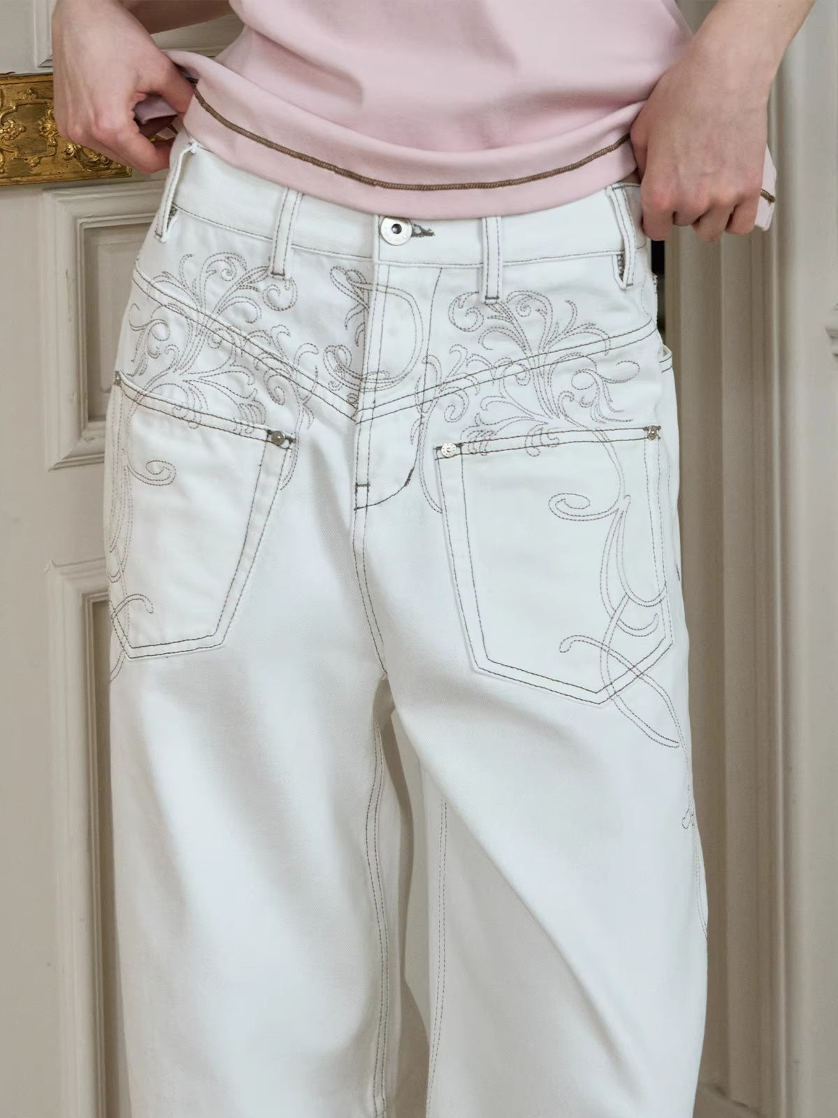 Embroidered Curved Wide-Leg Jeans