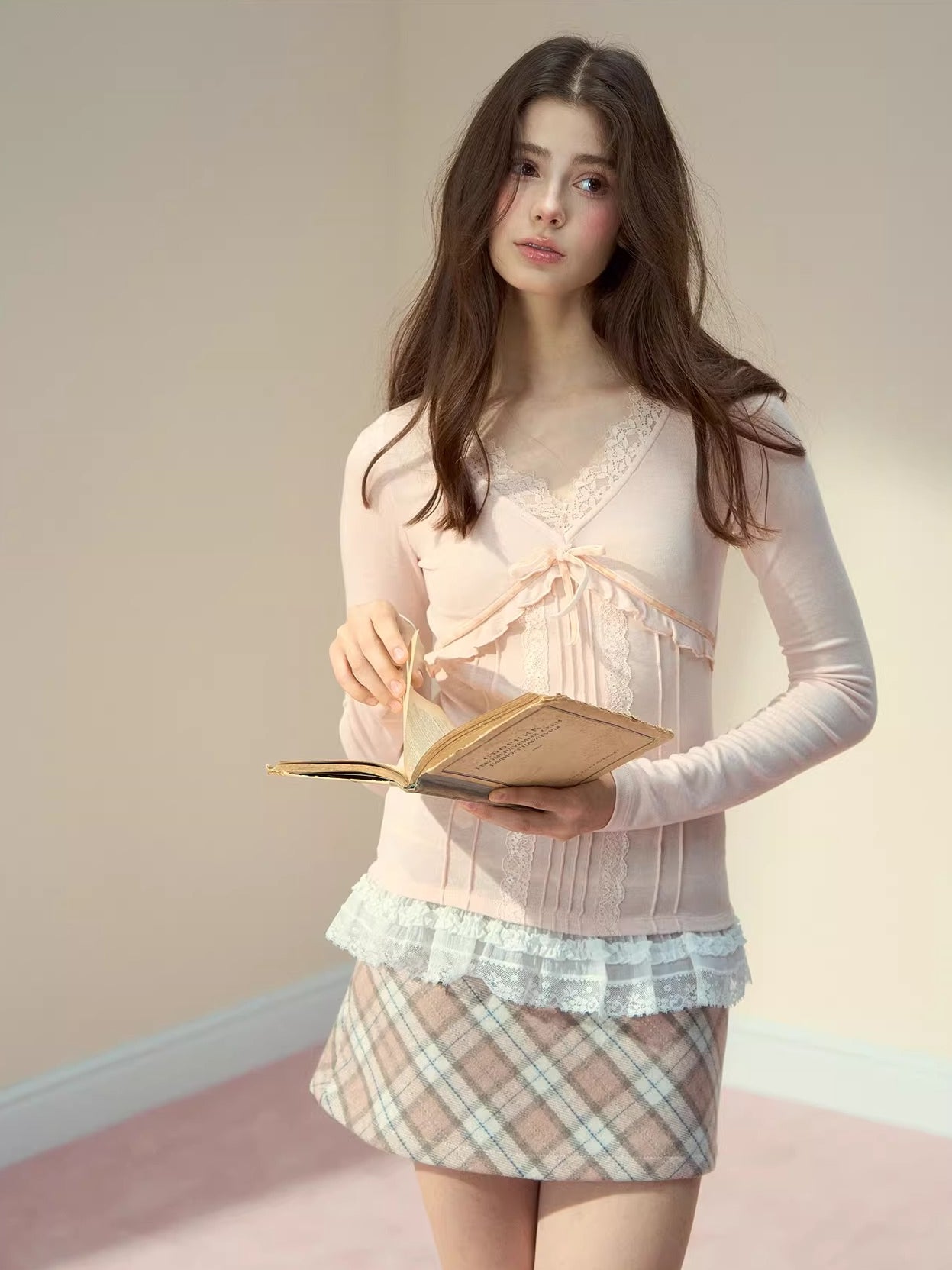 Wool Lace V-neck Trimmed Long Sleeve