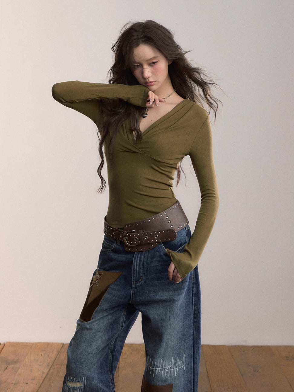 Ruched V-Neck Fitted Layering T-shirt