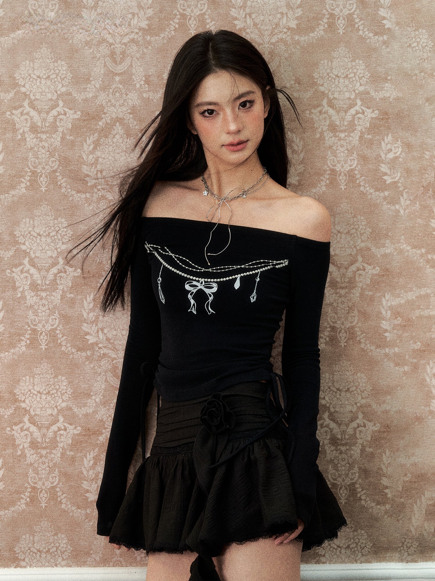 Black & Cream One-shoulder Pearl Chain Printed Blouse