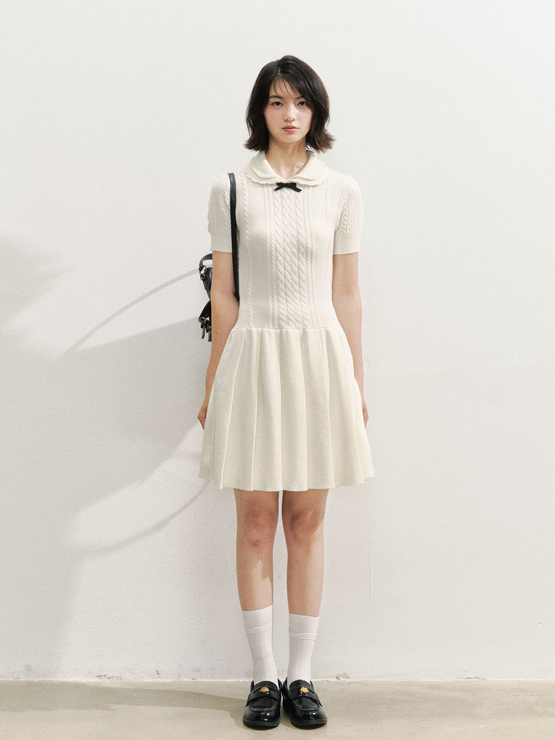Contrast Collar Knit Pleated Dress