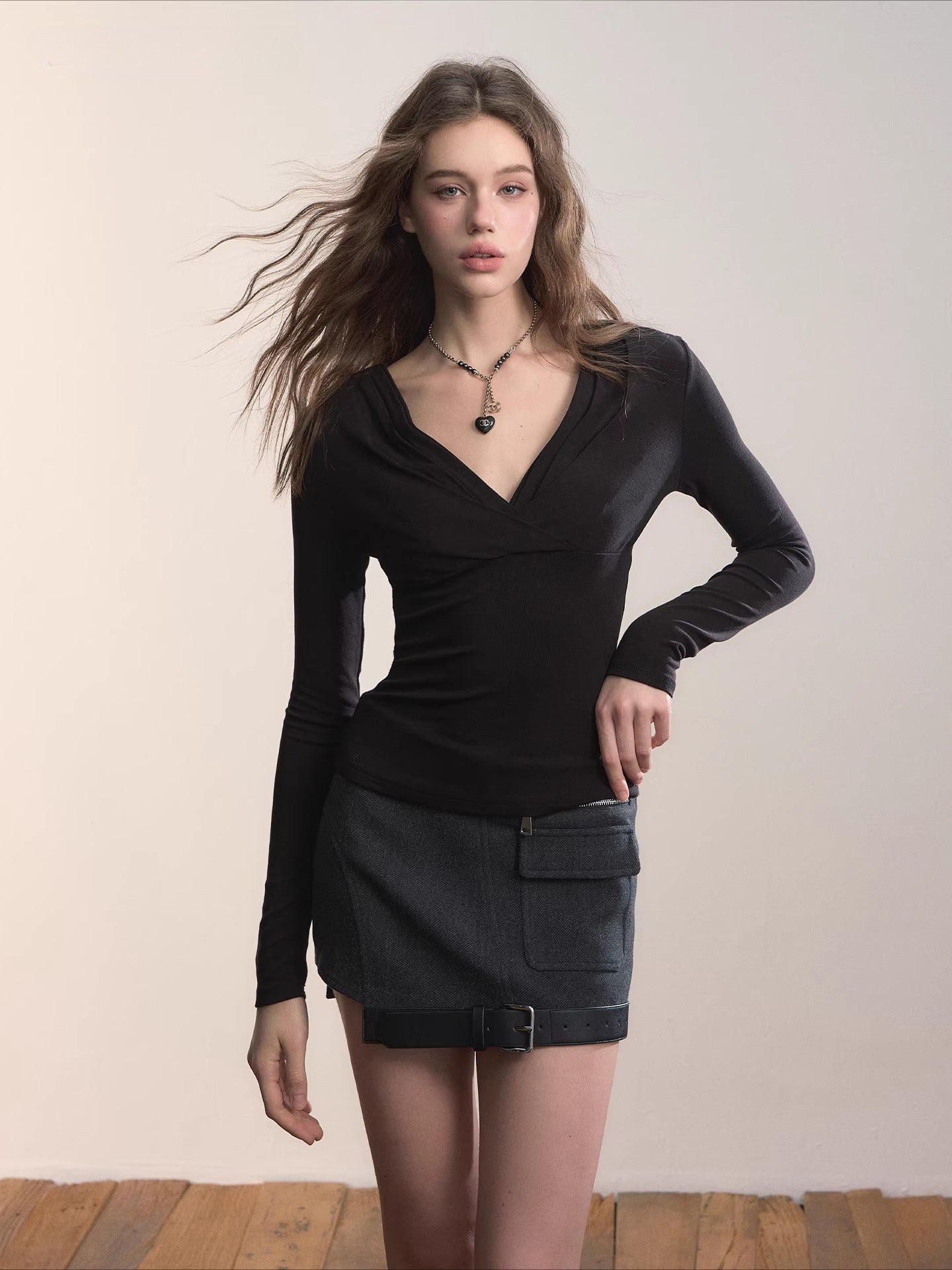 Ruched V-Neck Fitted Layering T-shirt