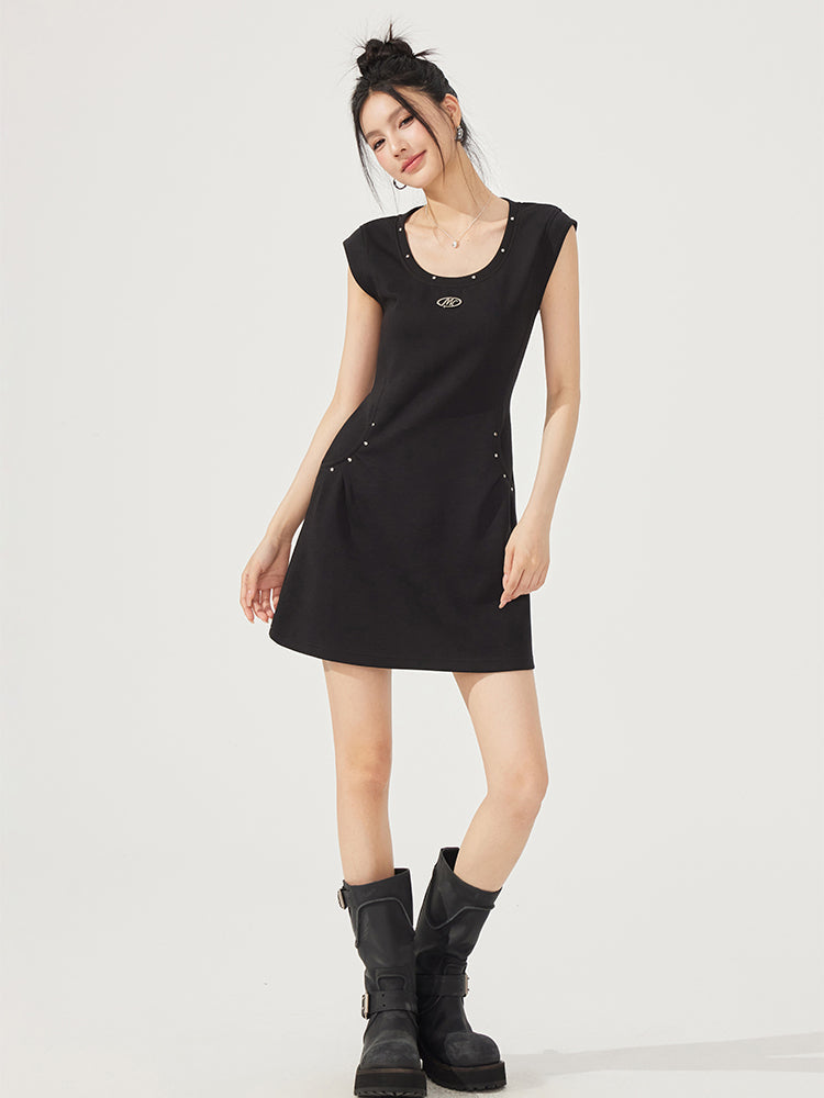 U-neck Waist-cinching Sleeveless Little Black Dress