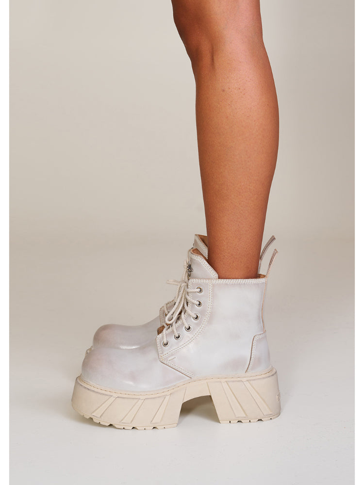Future Mirage Leather Rider Boots Snow Mountain