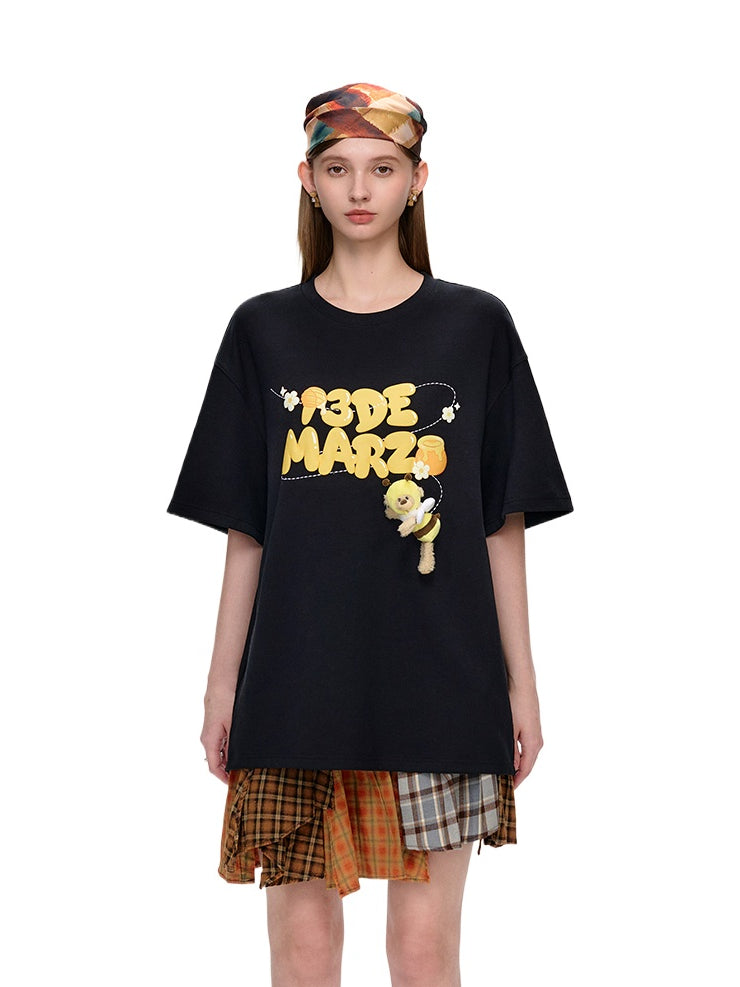 Bee Bear Illustration Round-Neck Cotton T-Shirt