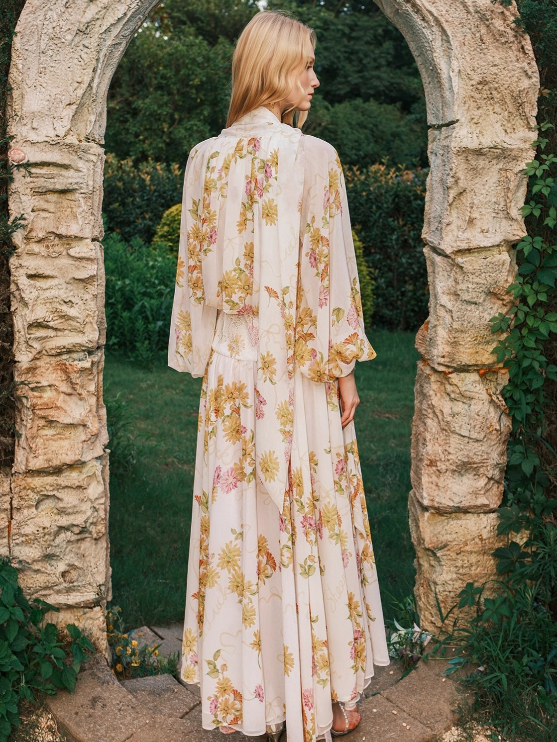 Milena Chiffon Lace Lantern Sleeve V-neck Dress