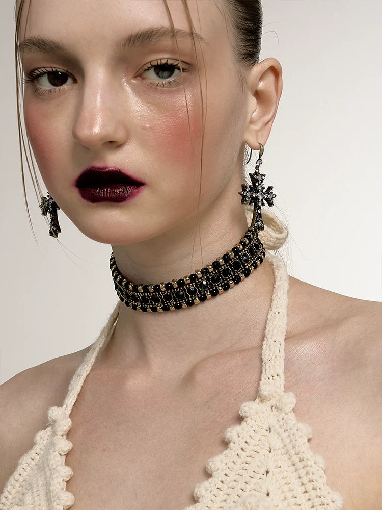 Retro Black & Gold Baroque Collar