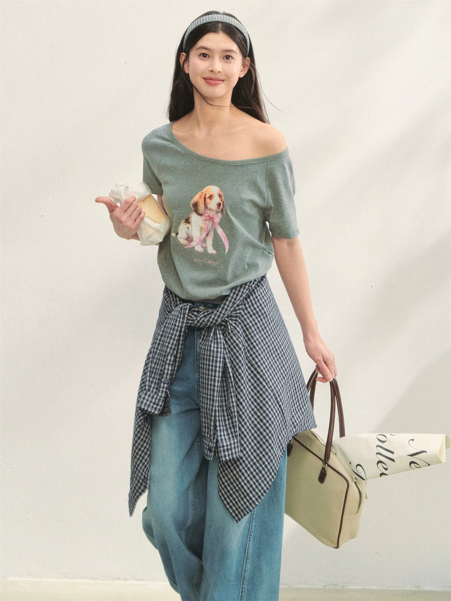 Asymmetric Shoulder Bow Puppy Printed T-Shirt