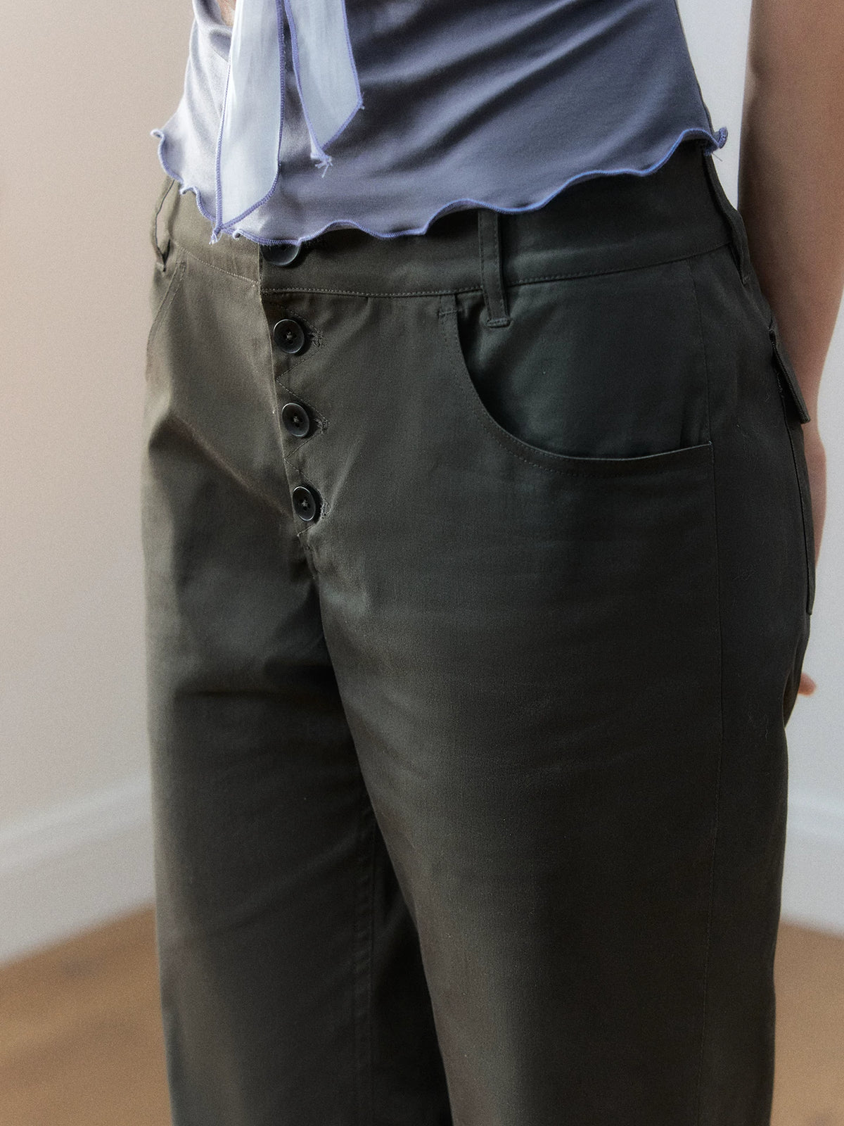 Retro Button Capri Pants