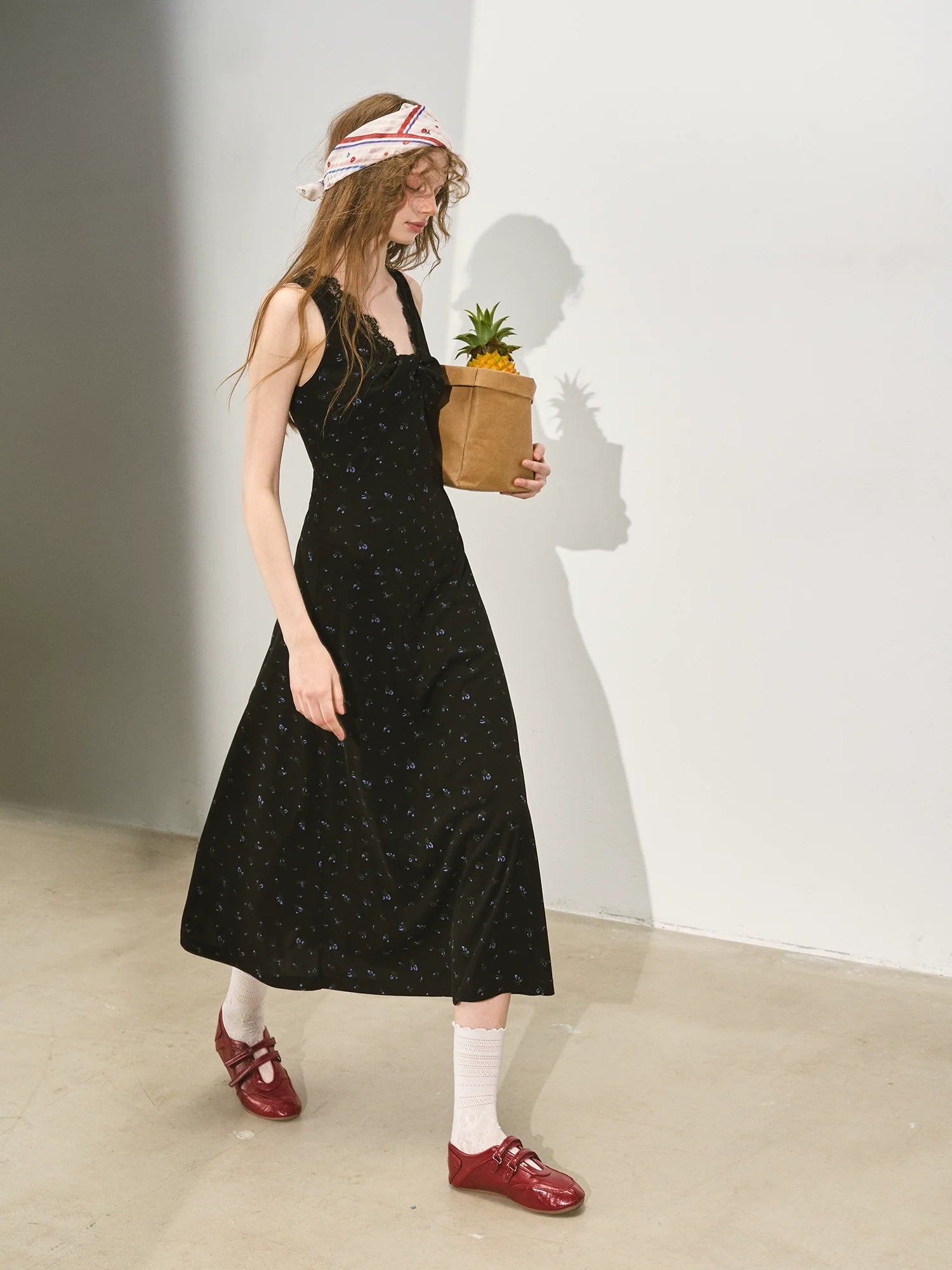 V-neck Backless Waist-cinching Midi Dress