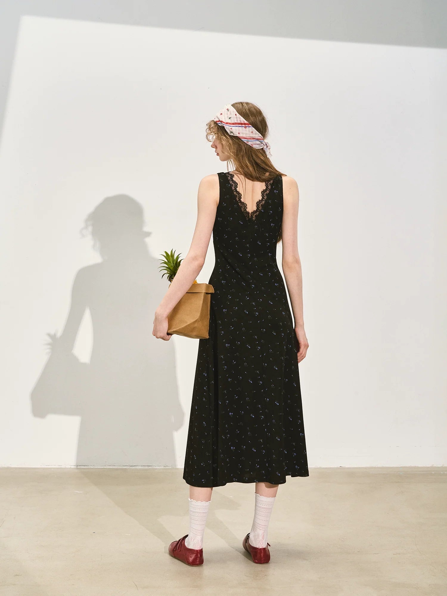 V-neck Backless Waist-cinching Midi Dress