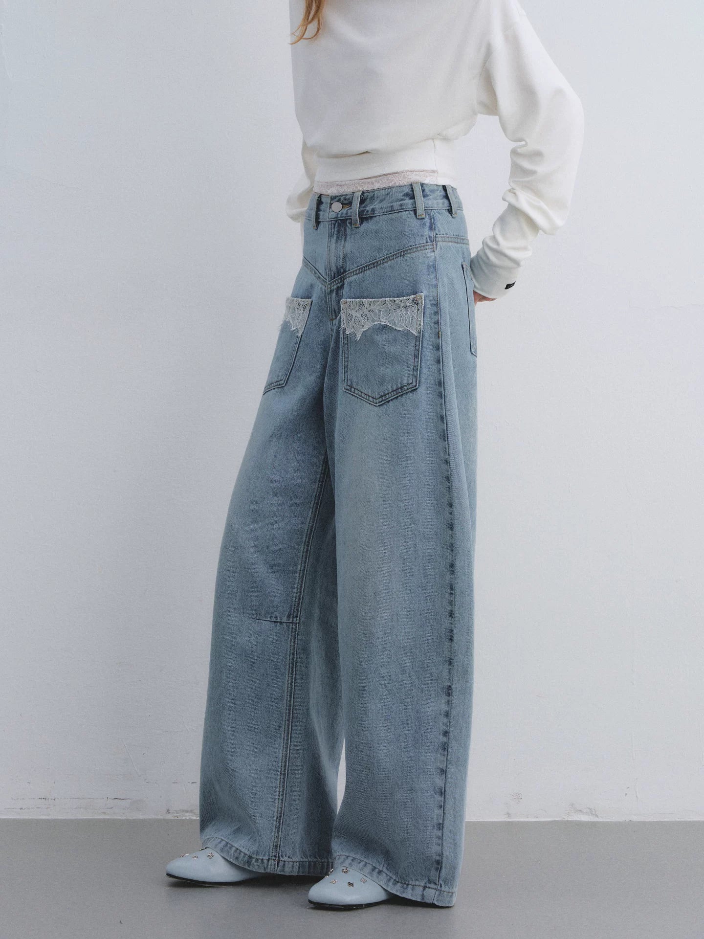 Lace Pocket Washed Curved Denim Jeans