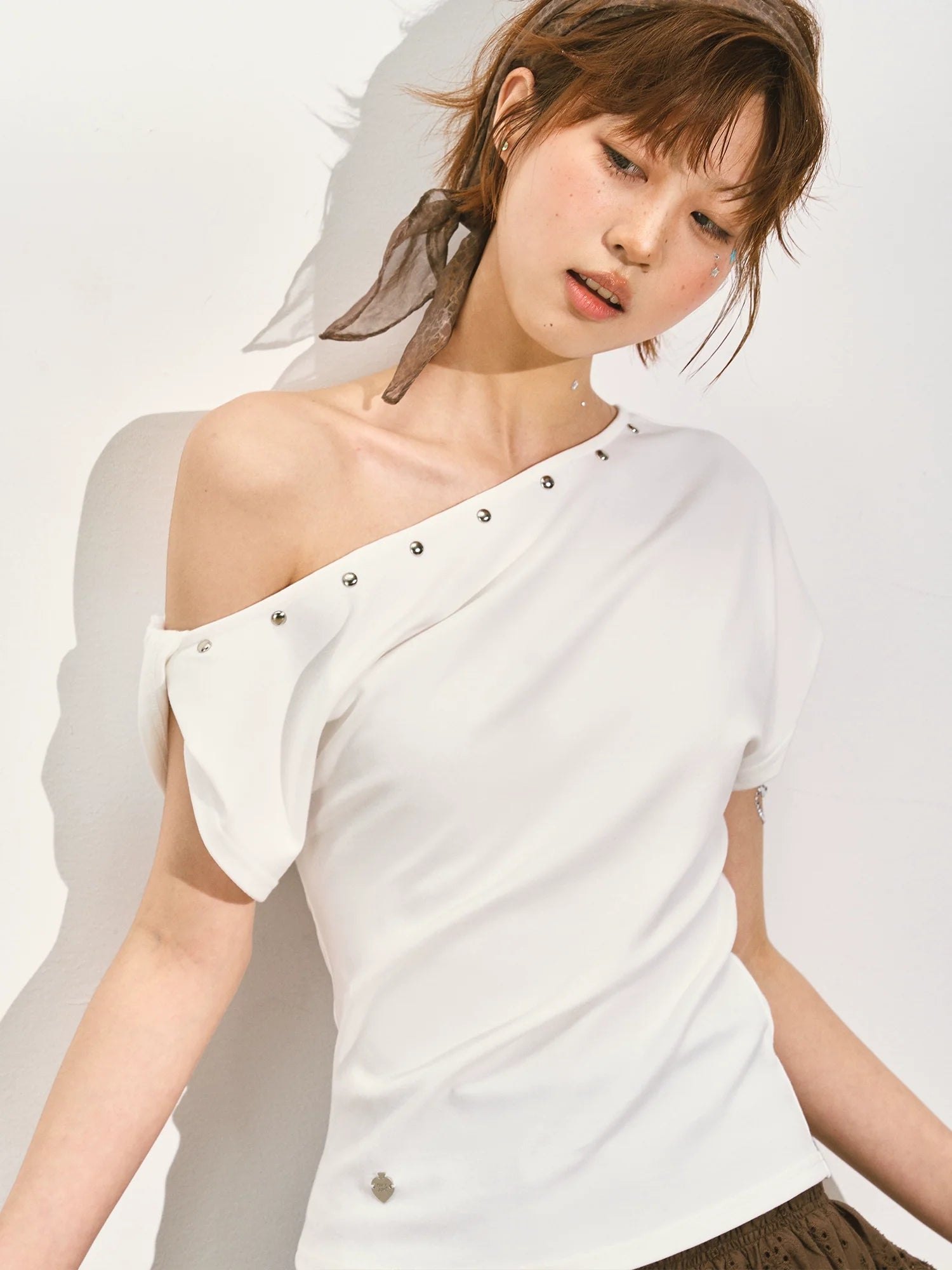 Off-Shoulder Asymmetric Twist Knot Half-sleeve Top