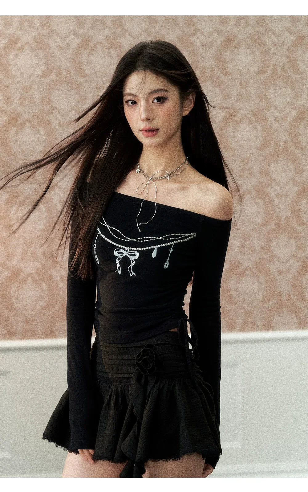 Black & Cream One-shoulder Pearl Chain Printed Blouse