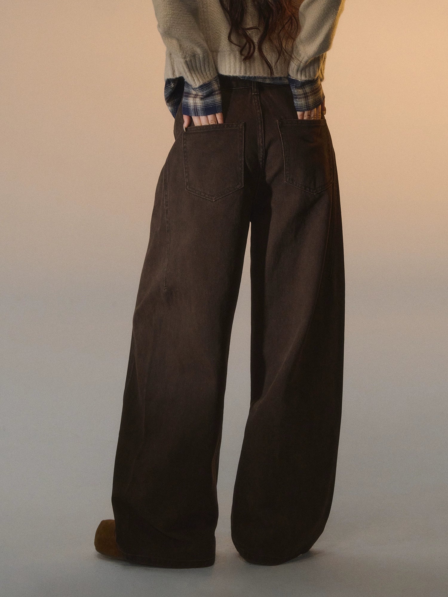 Curved Seam Wide-Leg Jeans