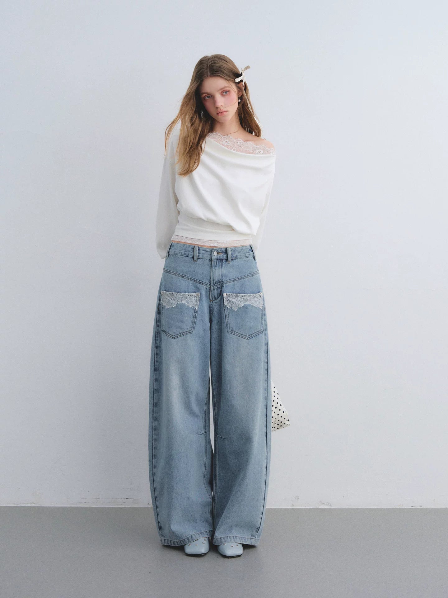 Lace Pocket Washed Curved Denim Jeans