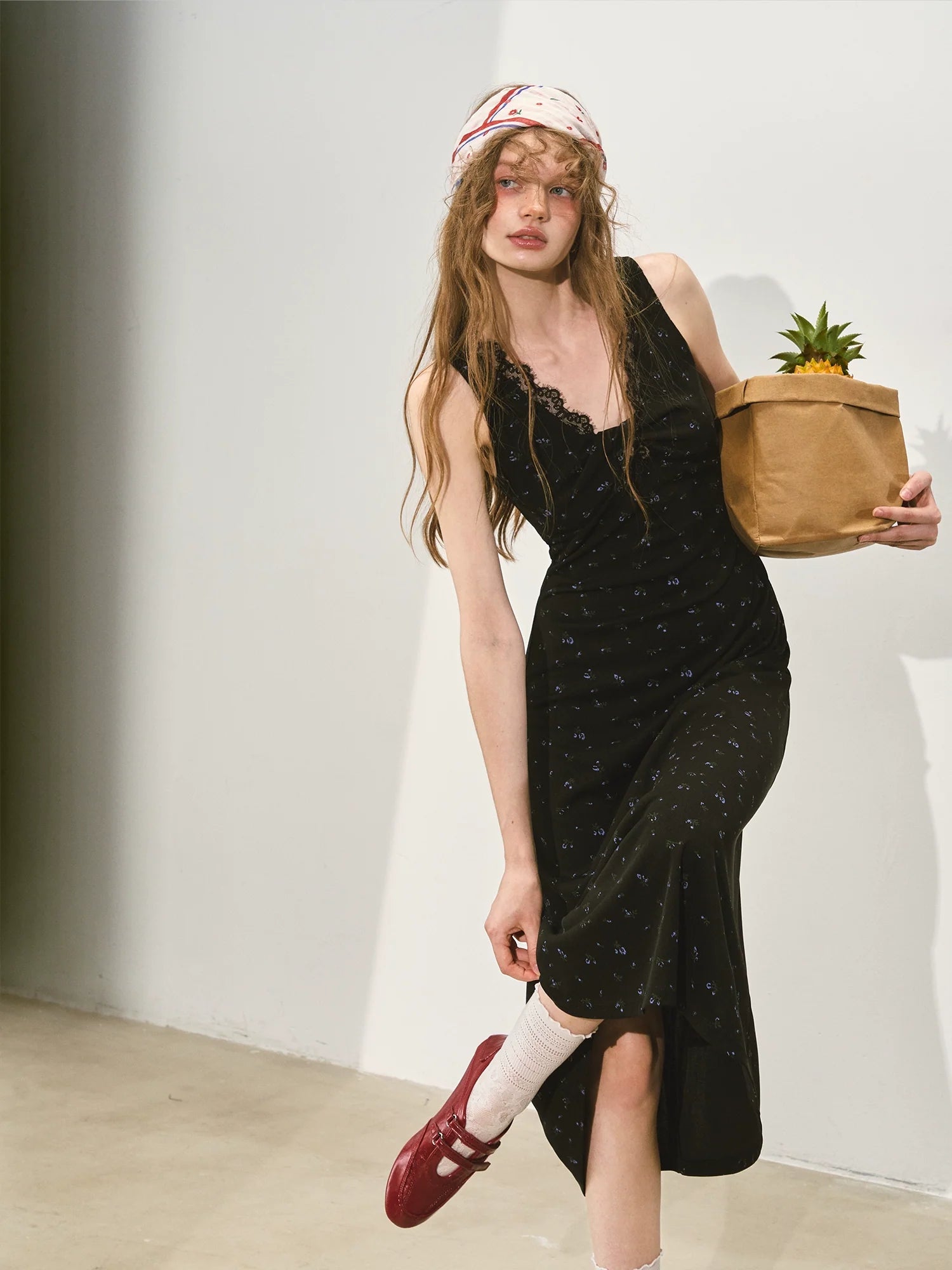 V-neck Backless Waist-cinching Midi Dress