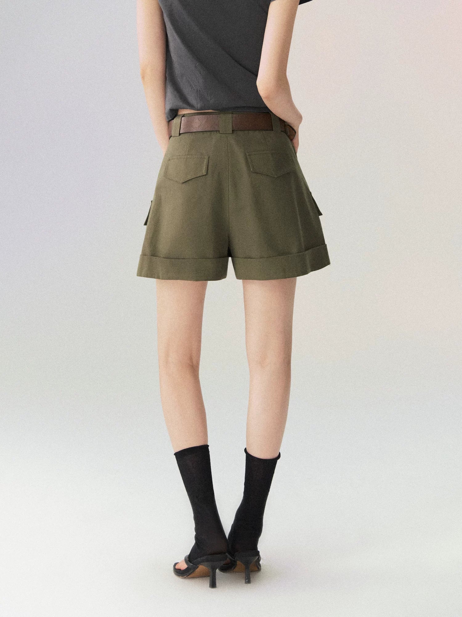 Multi-Pocket Rolled Hem Cargo Shorts