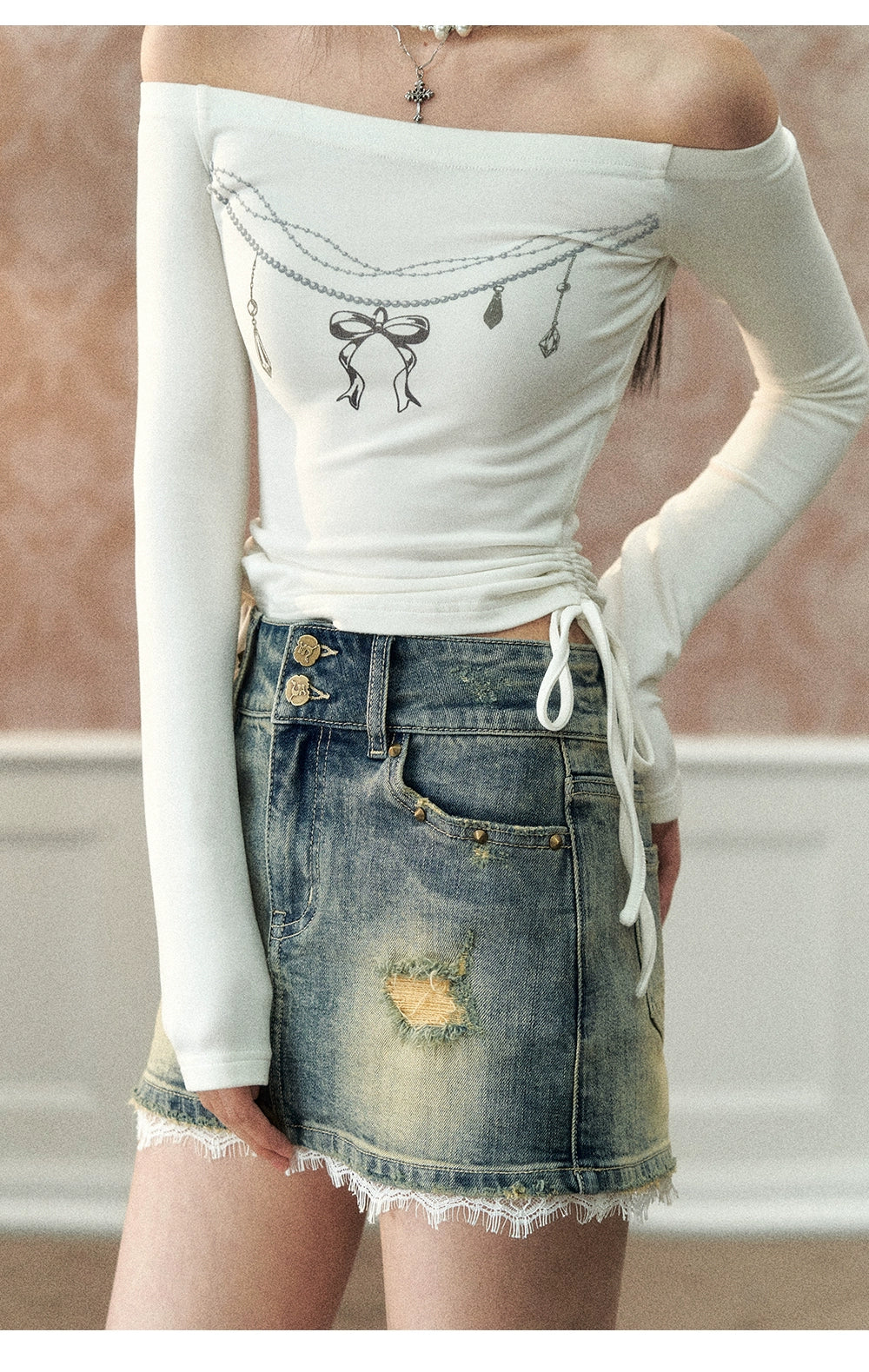 Black & Cream One-shoulder Pearl Chain Printed Blouse