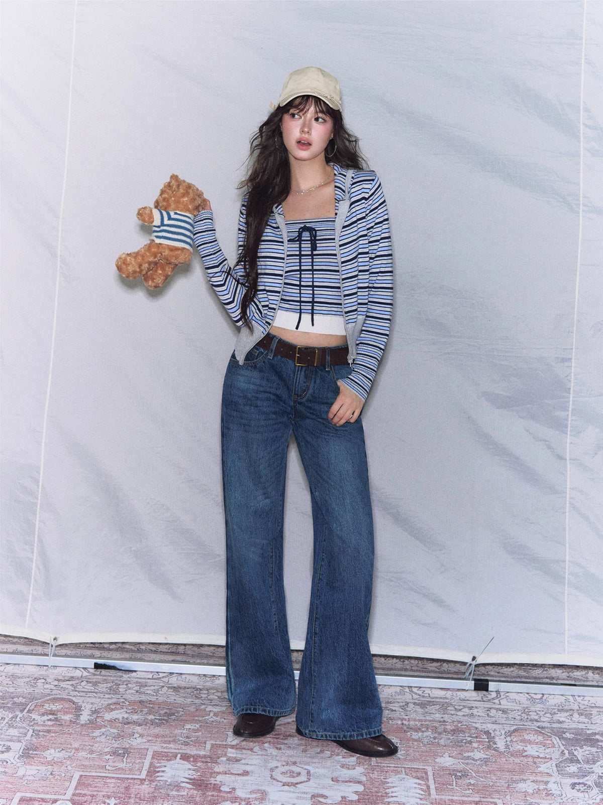 Vintage Washed Bow Embroidered Jeans