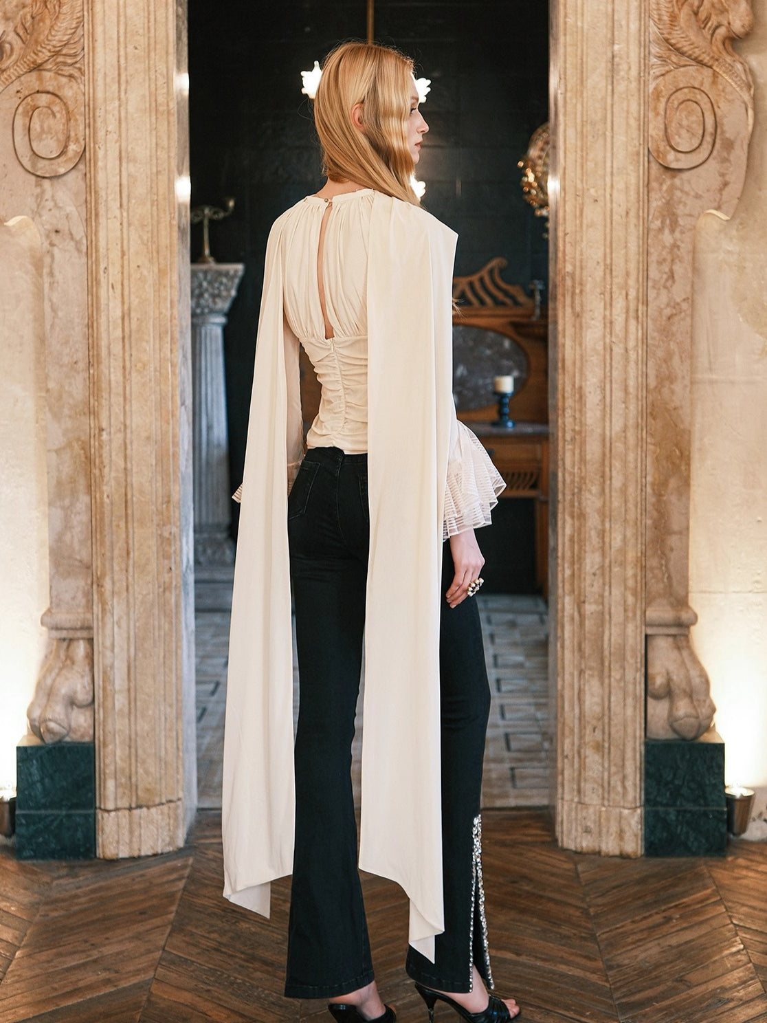 Nina Halter Neck V-neck Short Fitting Top