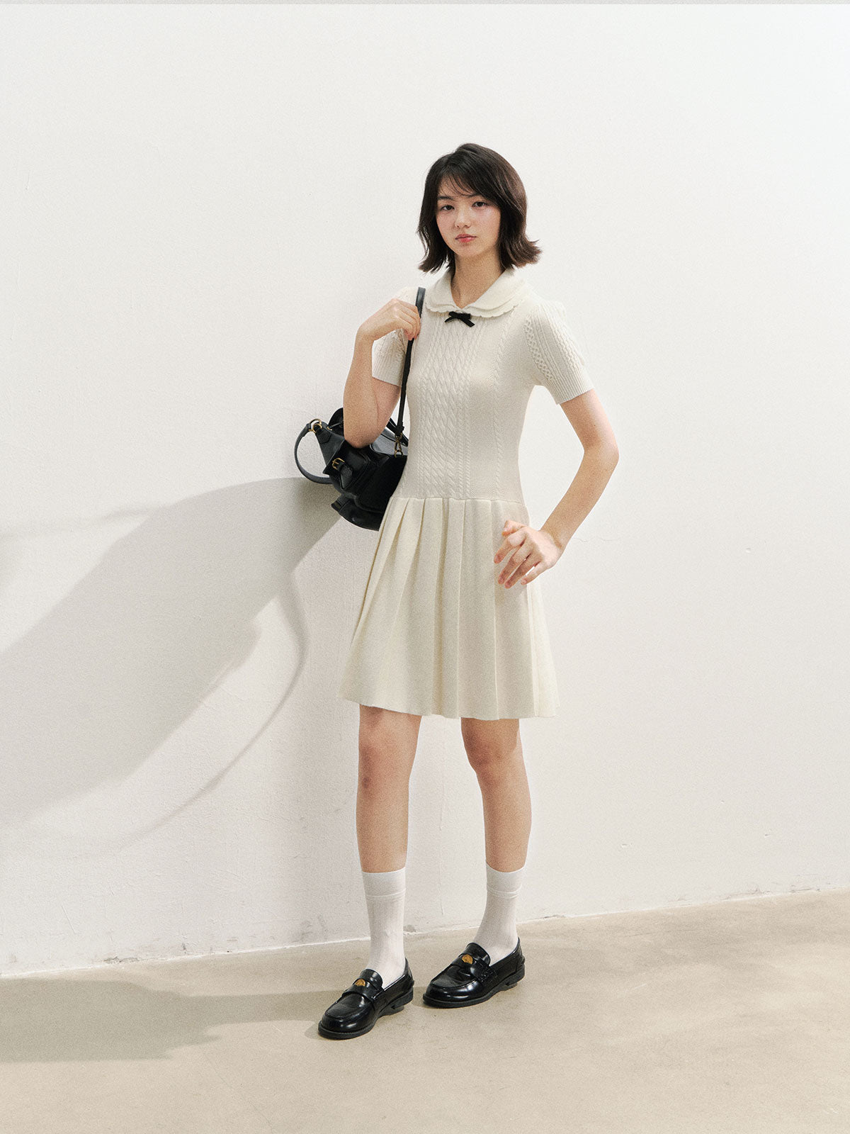 Contrast Collar Knit Pleated Dress