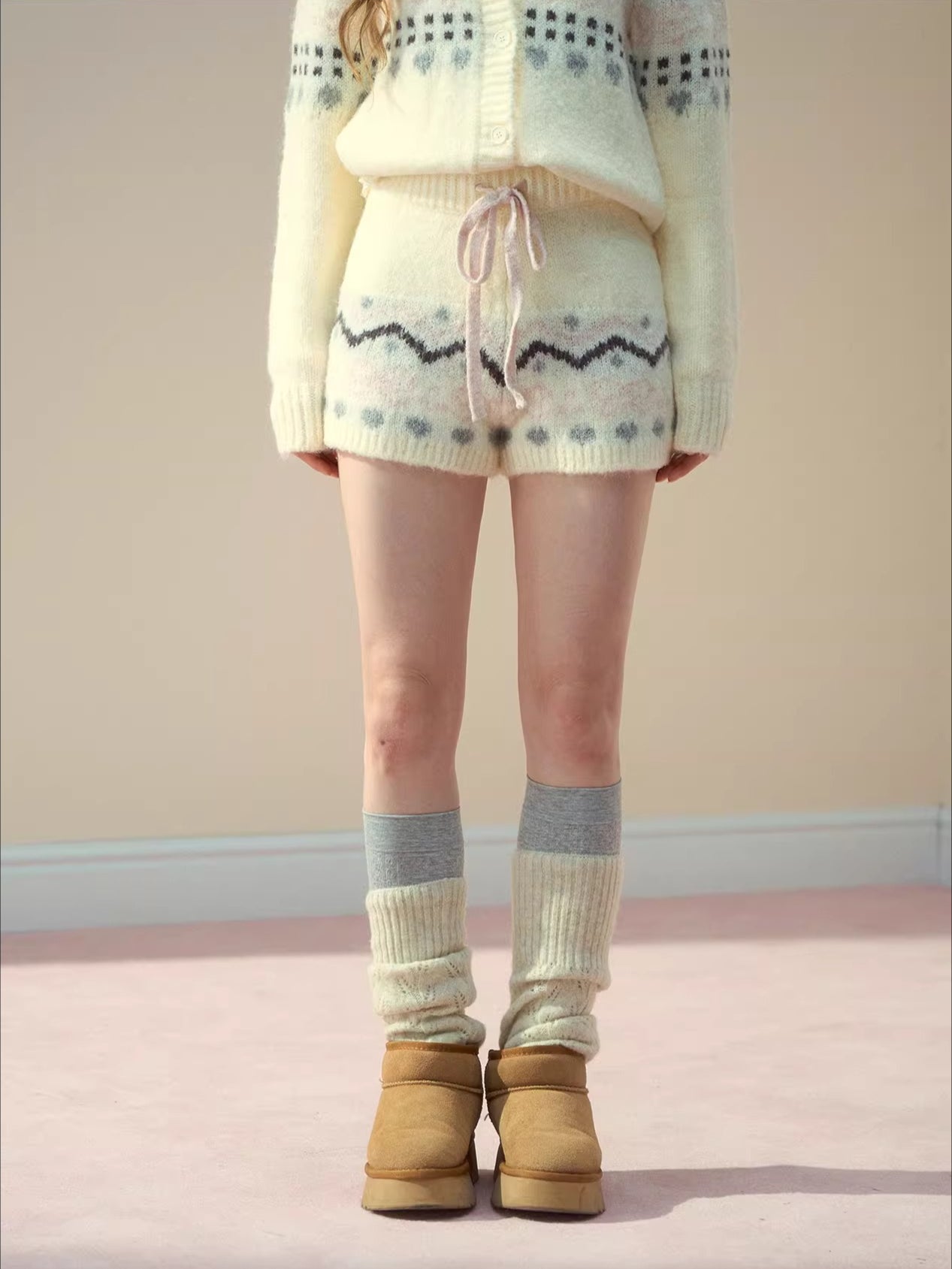 Fair Isle Knit Sweatshirt & Shorts & Scarf Set