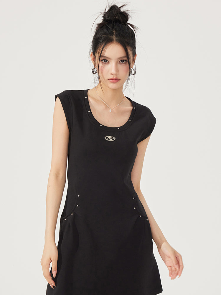 U-neck Waist-cinching Sleeveless Little Black Dress