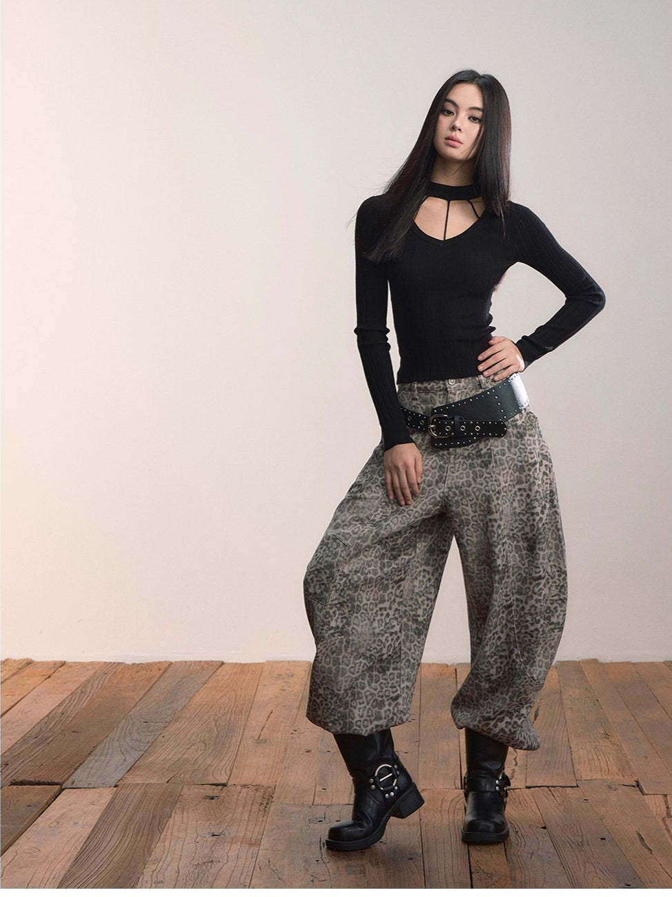 Choker Neck Halter Slim-Fit Knit Top