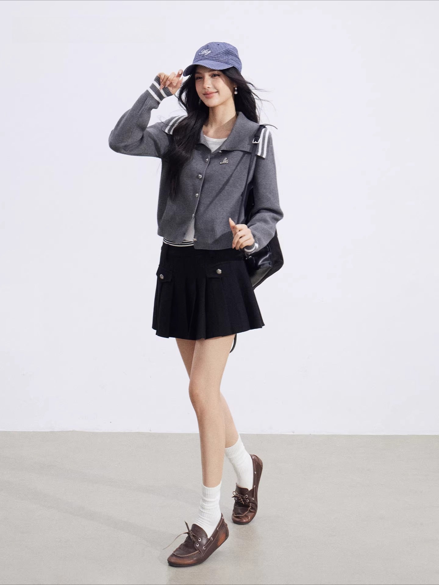 Gray Contrast Collar Knit Sweater