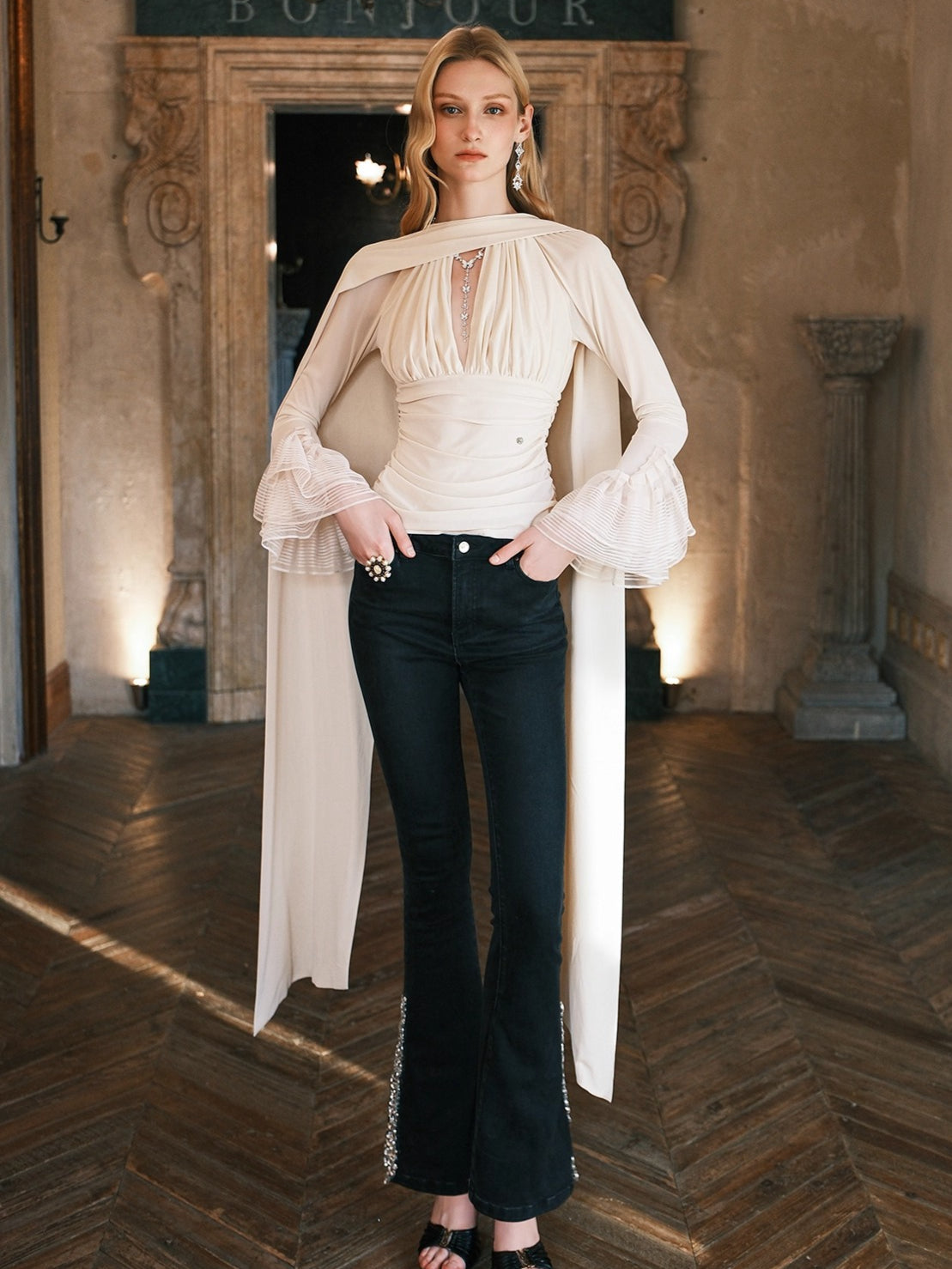 Nina Halter Neck V-neck Short Fitting Top