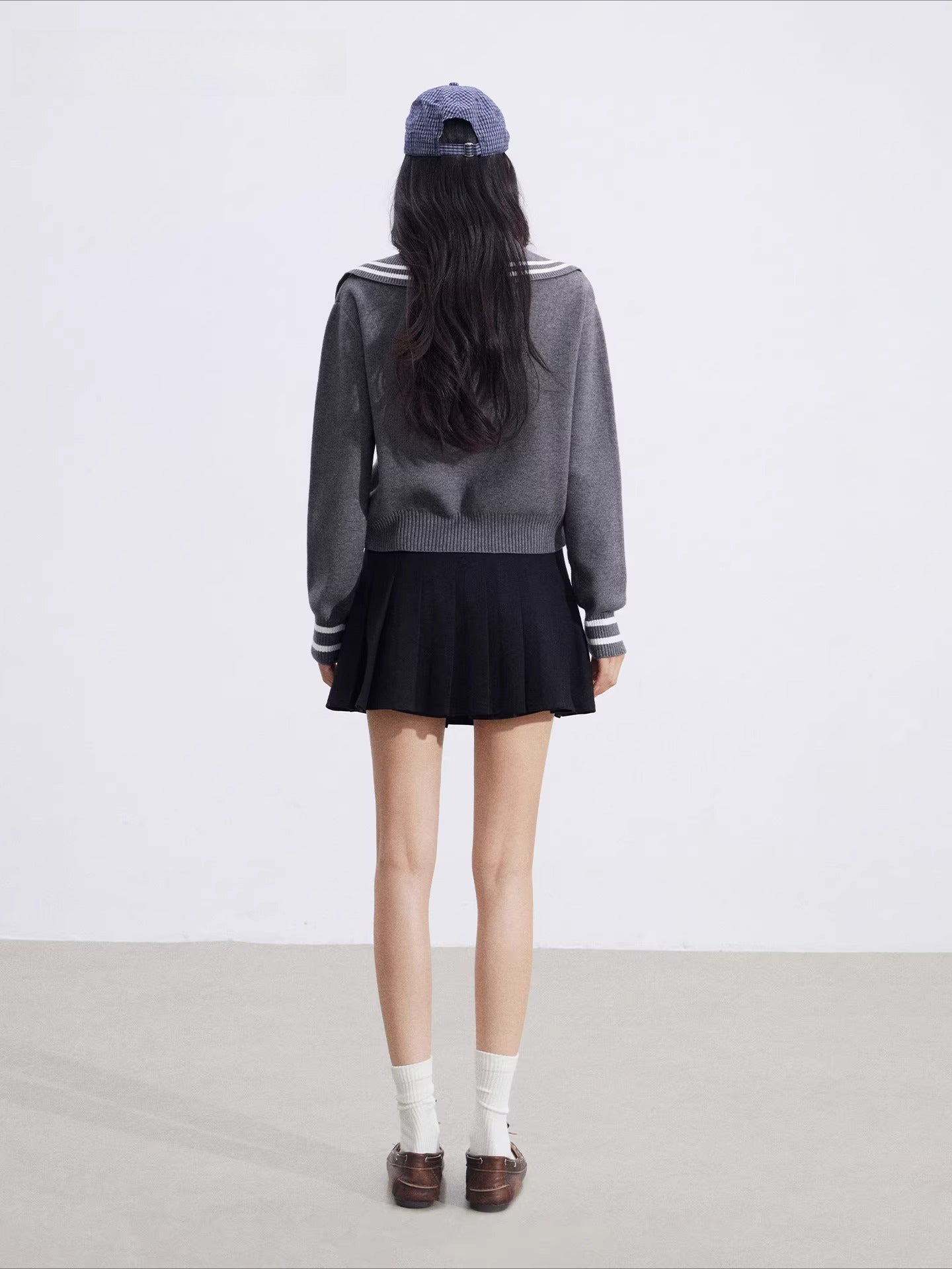 Gray Contrast Collar Knit Sweater
