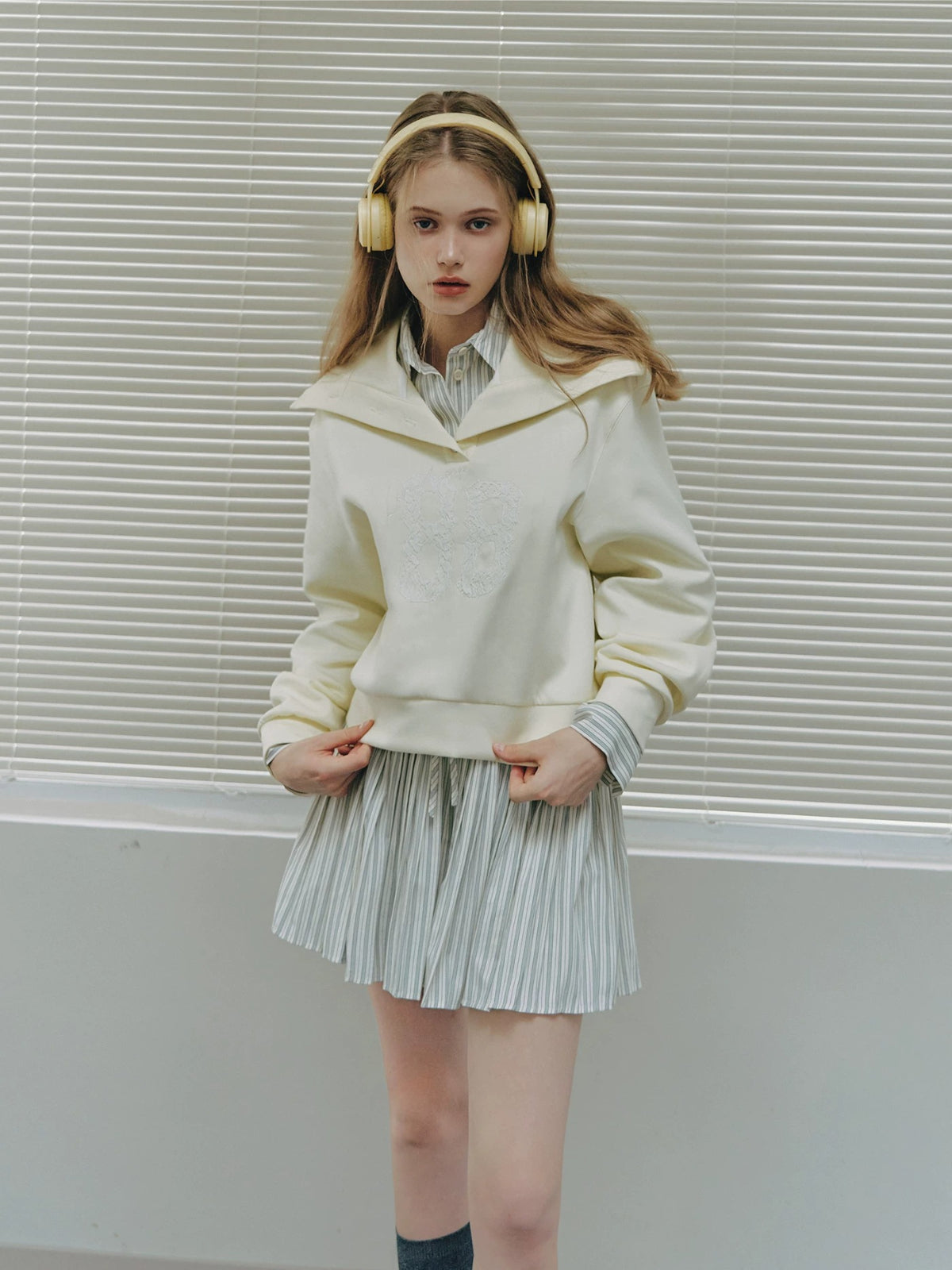 Vintage Lace Collar Embroidered Sweatshirt