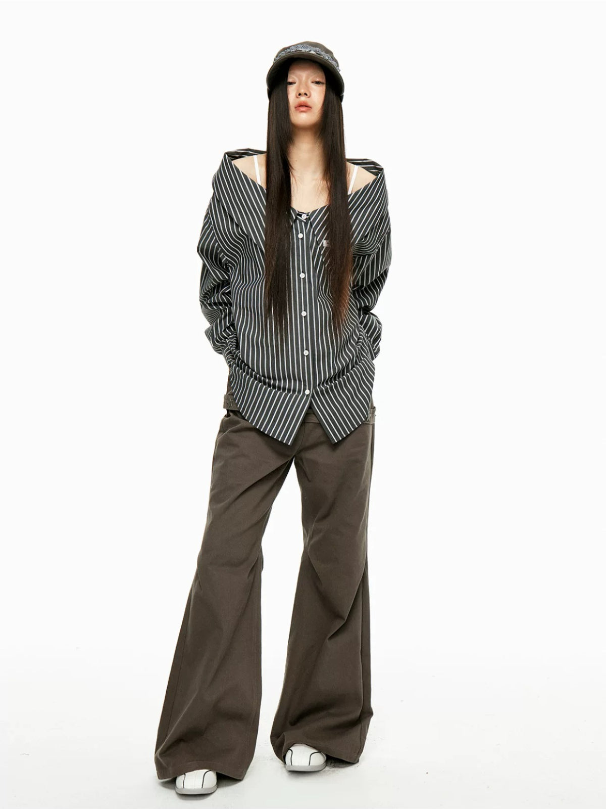 Star Rivet Pleated Flare Pants