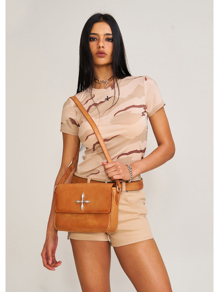 Compass Badge Patina Leather Shoulder Bag Medium Caramel Patina