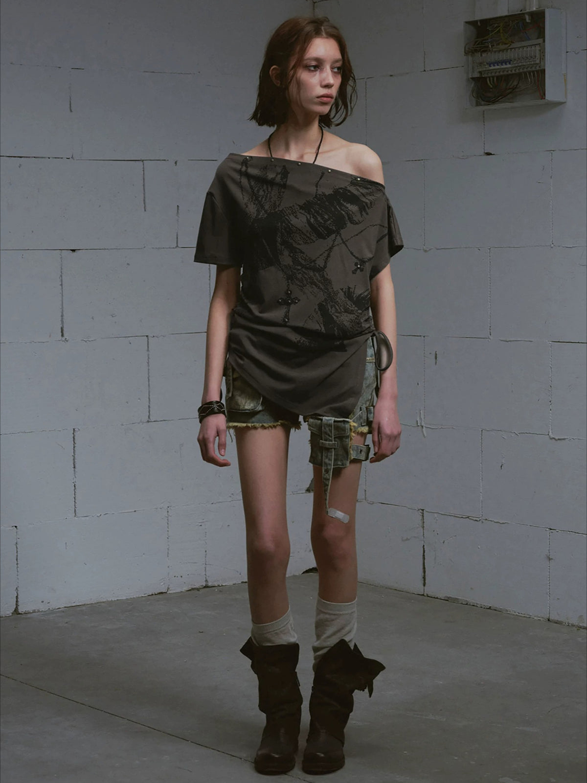 Printed Off Shoulder Tee