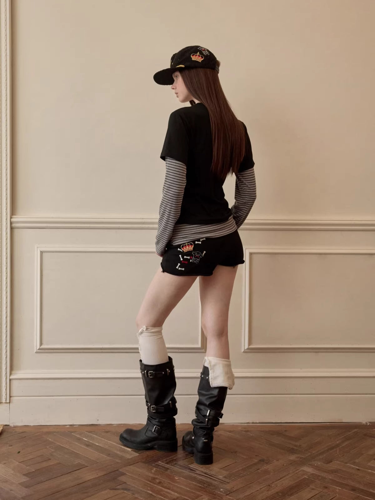 Bone Embroidery Sweat Shorts