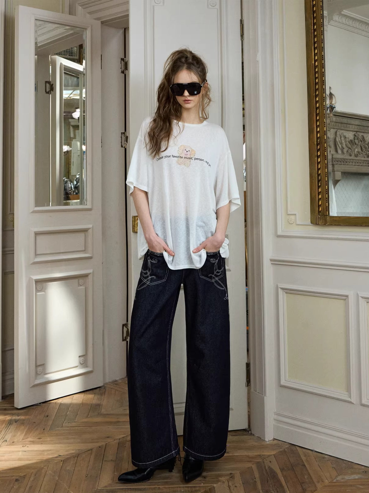 Embroidered Curved Wide-Leg Jeans