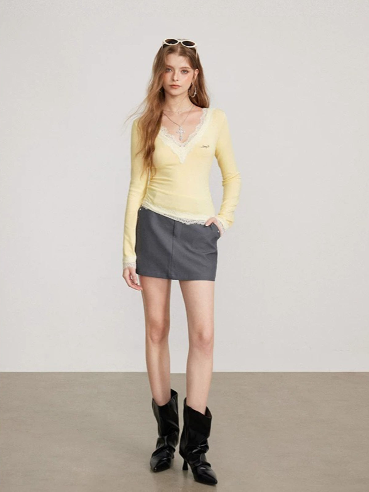 Lace Panel V-Neck Fitted T-Shirt
