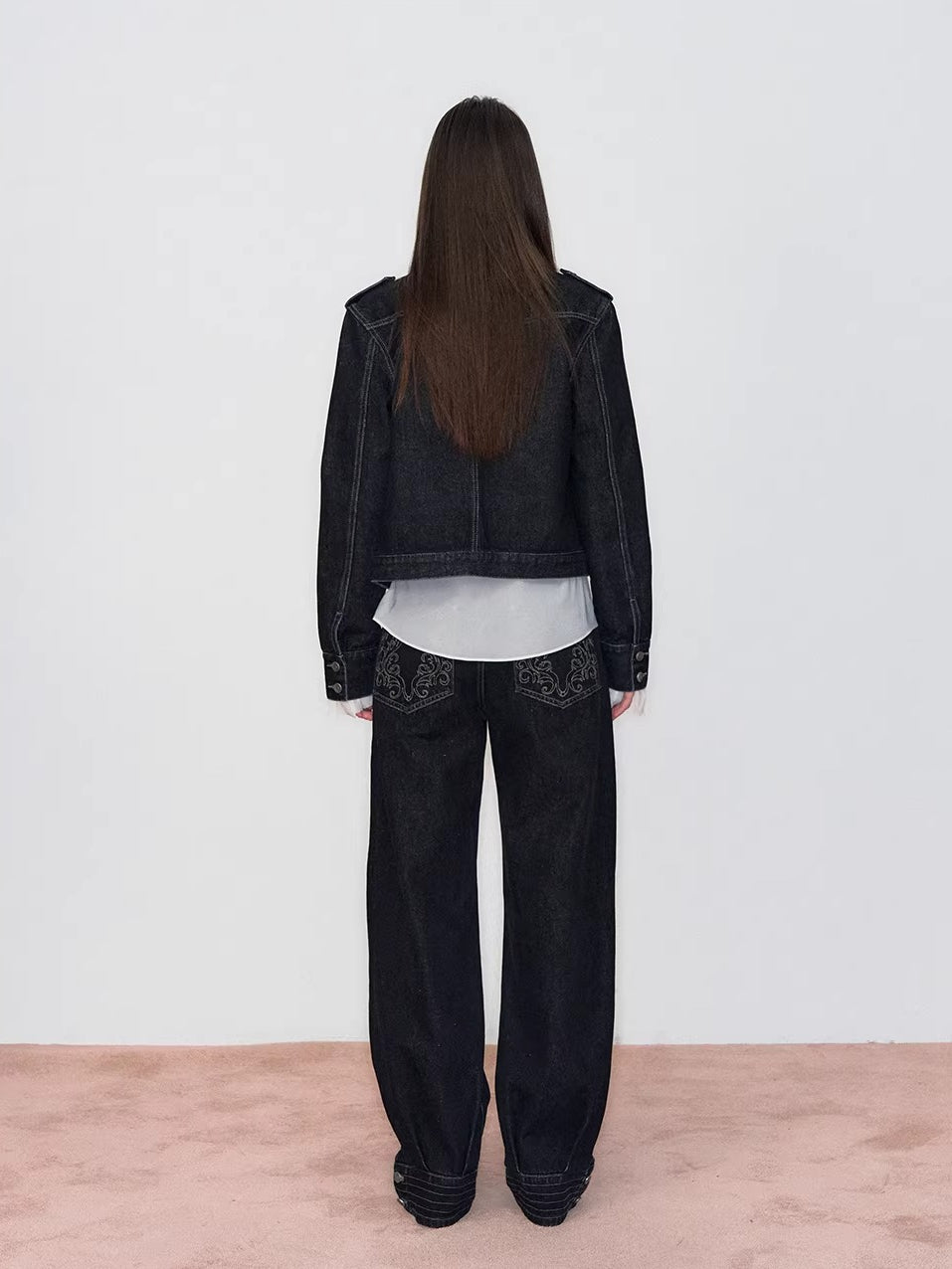 Embroidered Pocket Straight Jeans