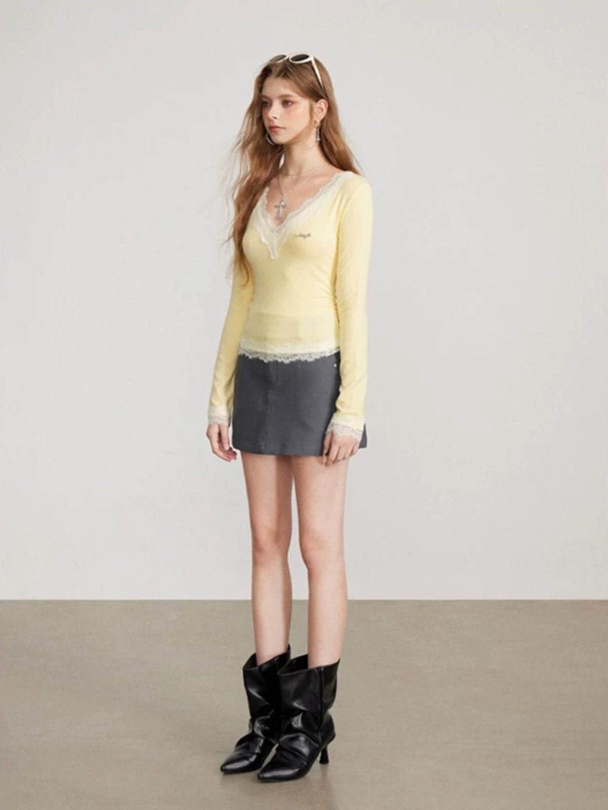 Lace Panel V-Neck Fitted T-Shirt