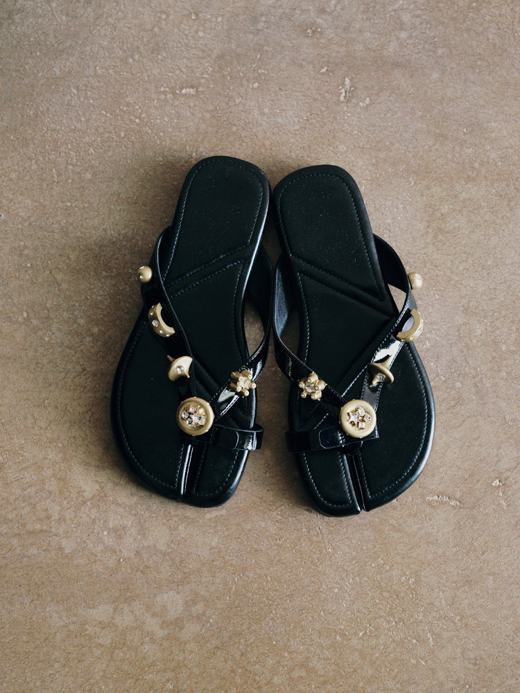 Hollow-out Toe-separated Flat Flip-flops