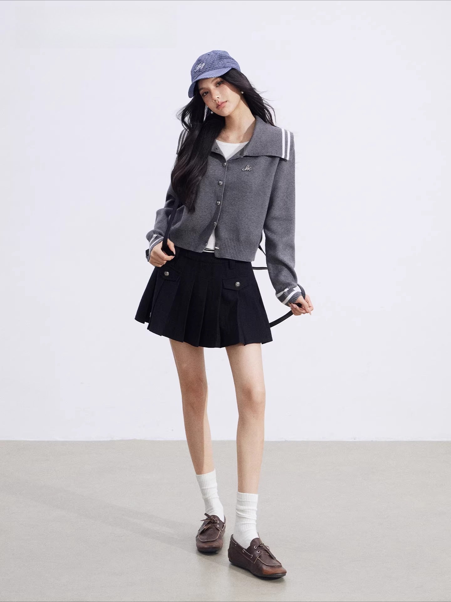 Gray Contrast Collar Knit Sweater