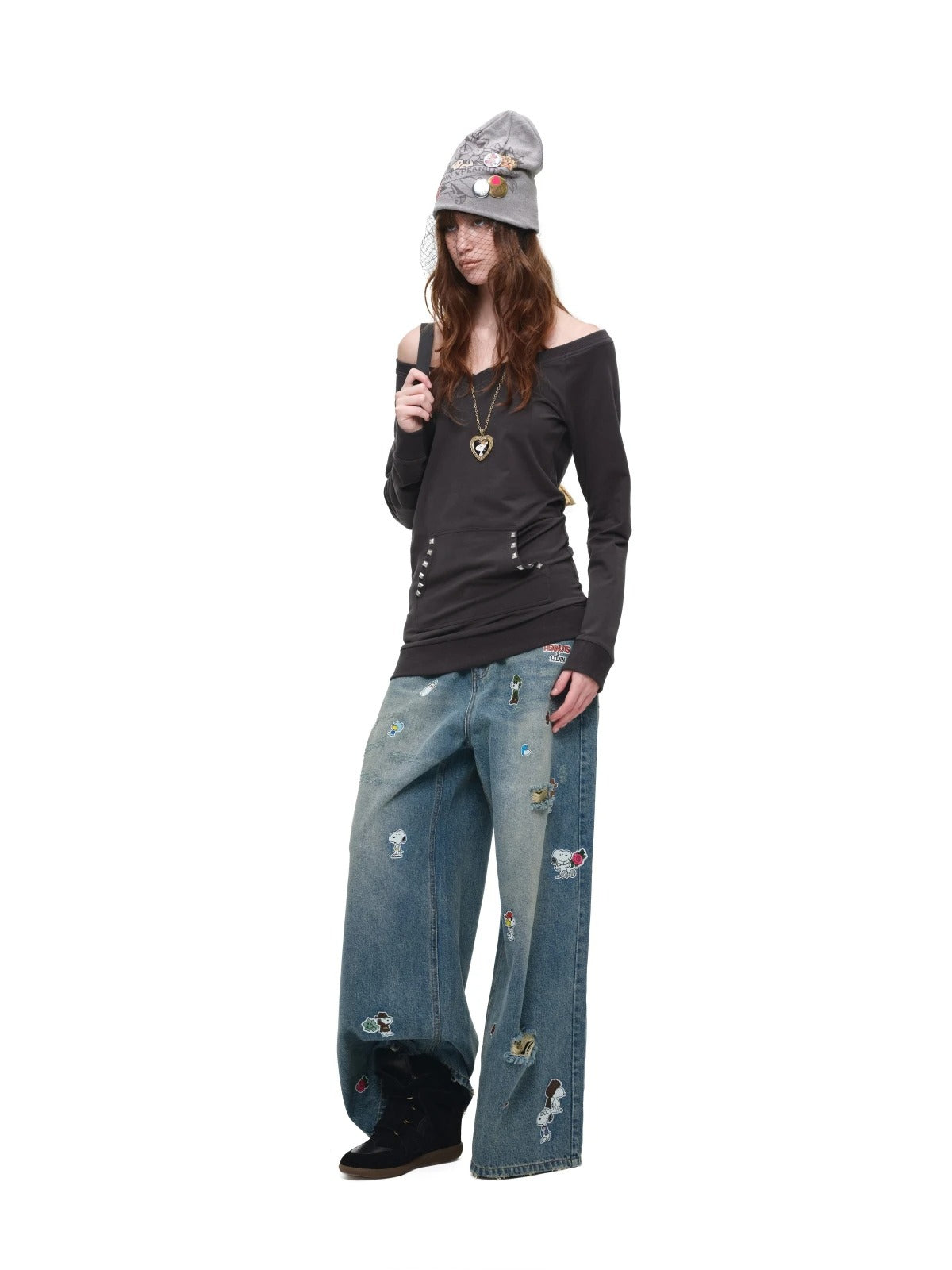 V-Neck Studded Slim Sweatshirt