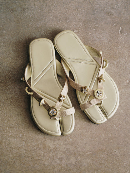 Hollow-out Toe-separated Flat Flip-flops