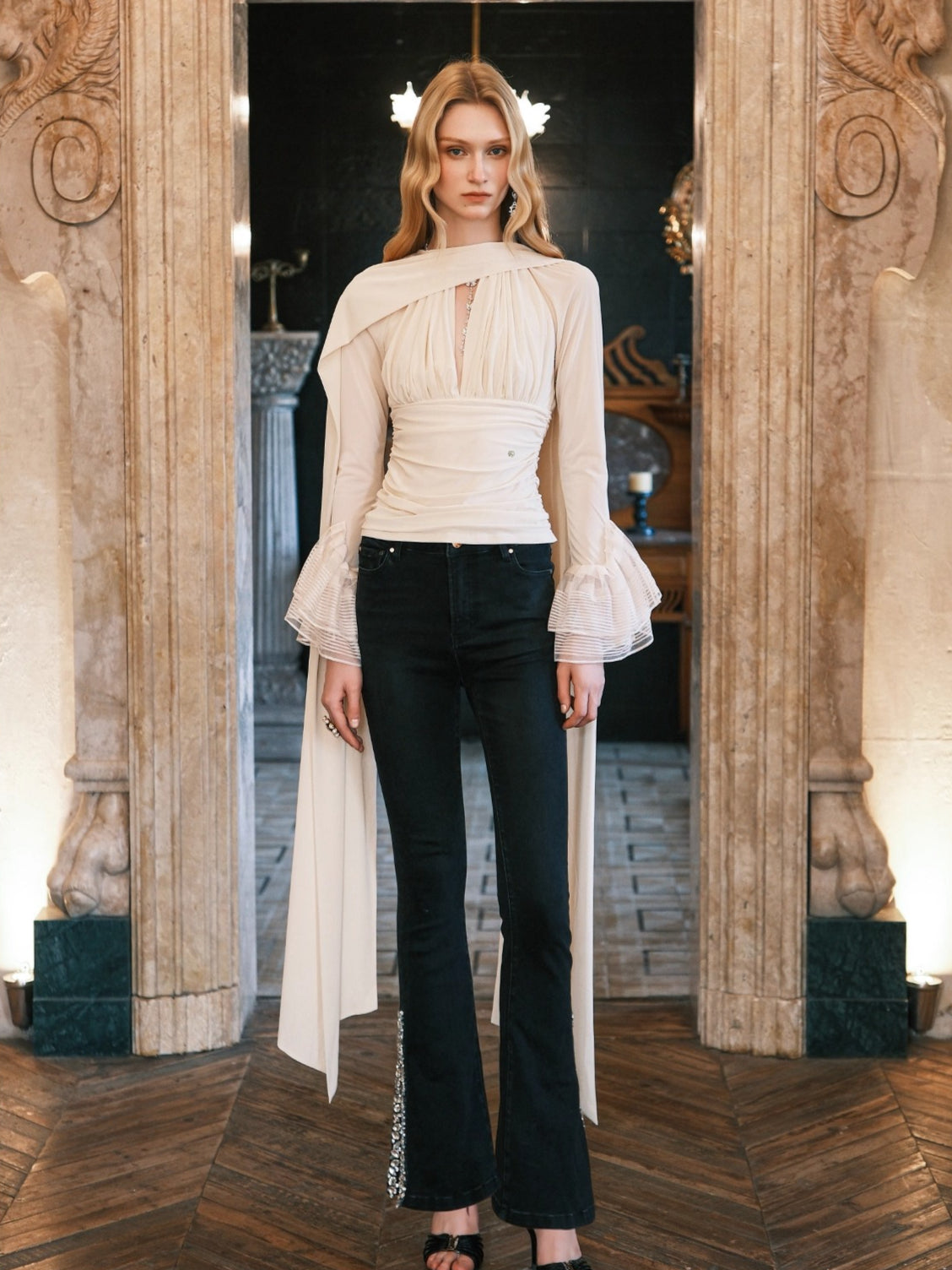 Nina Halter Neck V-neck Short Fitting Top