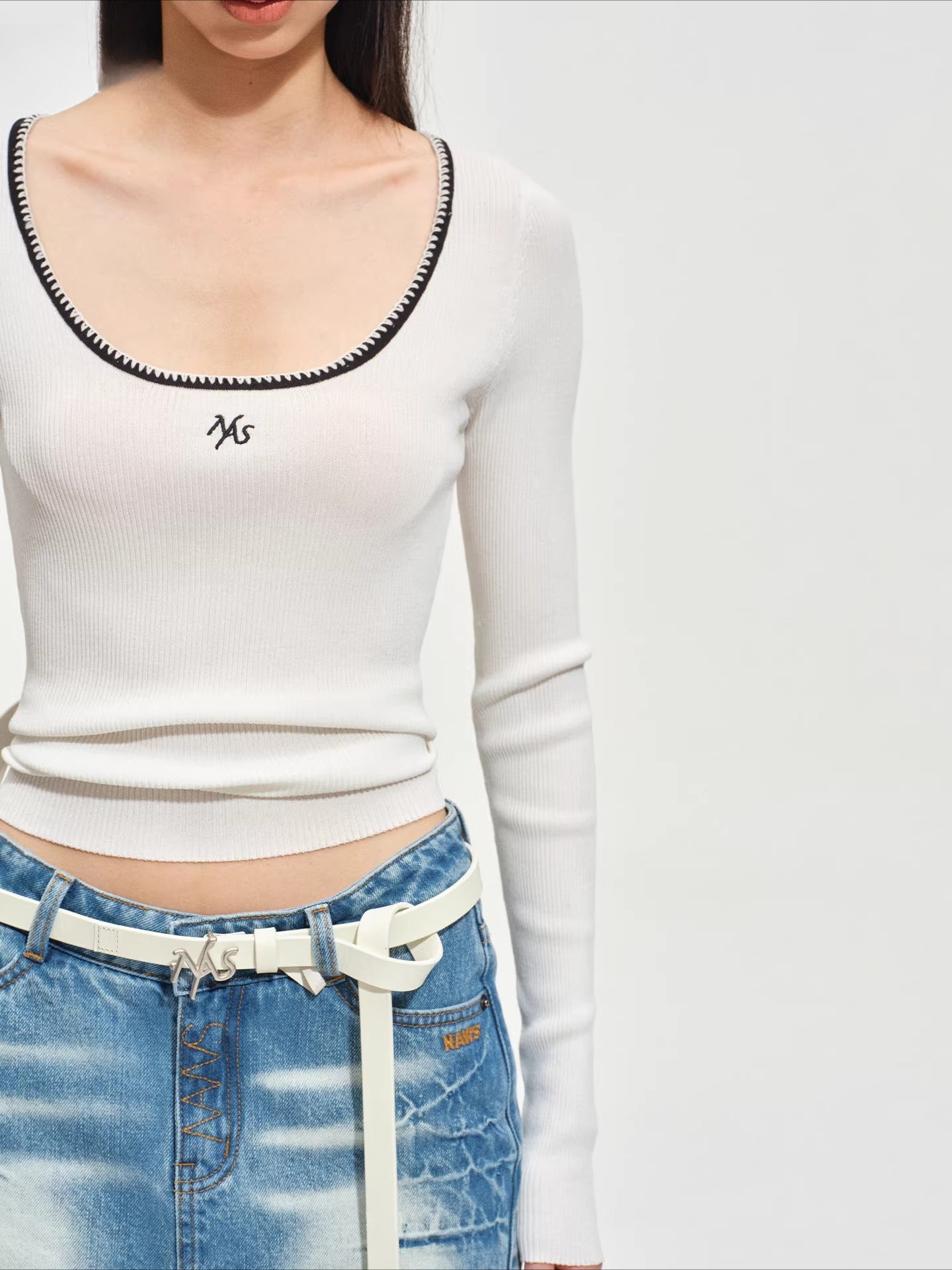 Contrast Scoop-Neck Knit Top