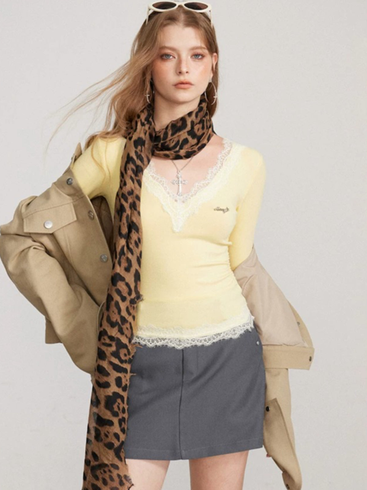 Lace Panel V-Neck Fitted T-Shirt