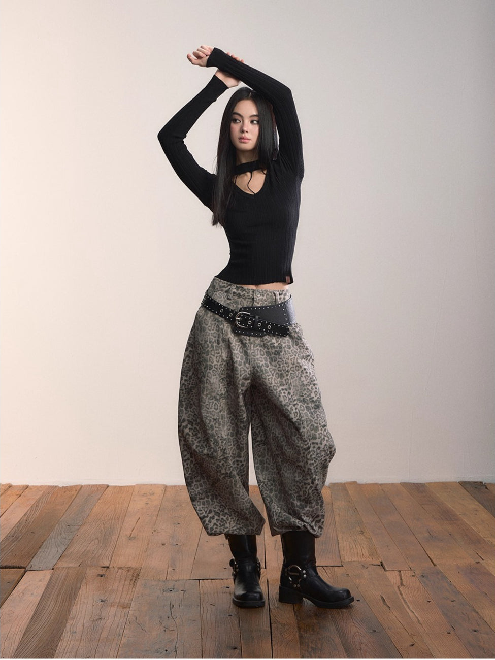 Choker Neck Halter Slim-Fit Knit Top