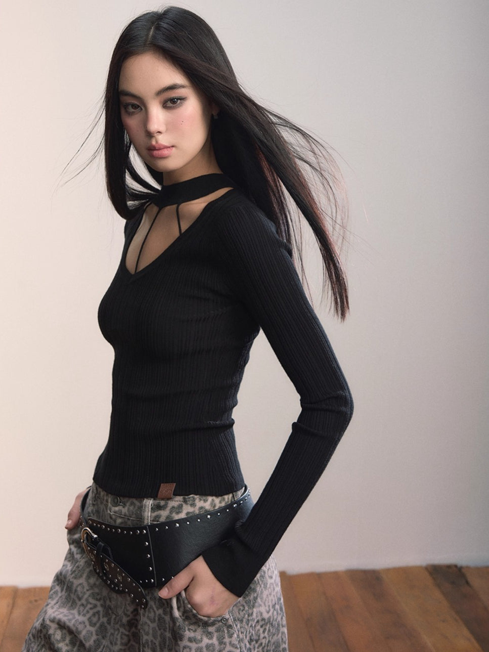 Choker Neck Halter Slim-Fit Knit Top